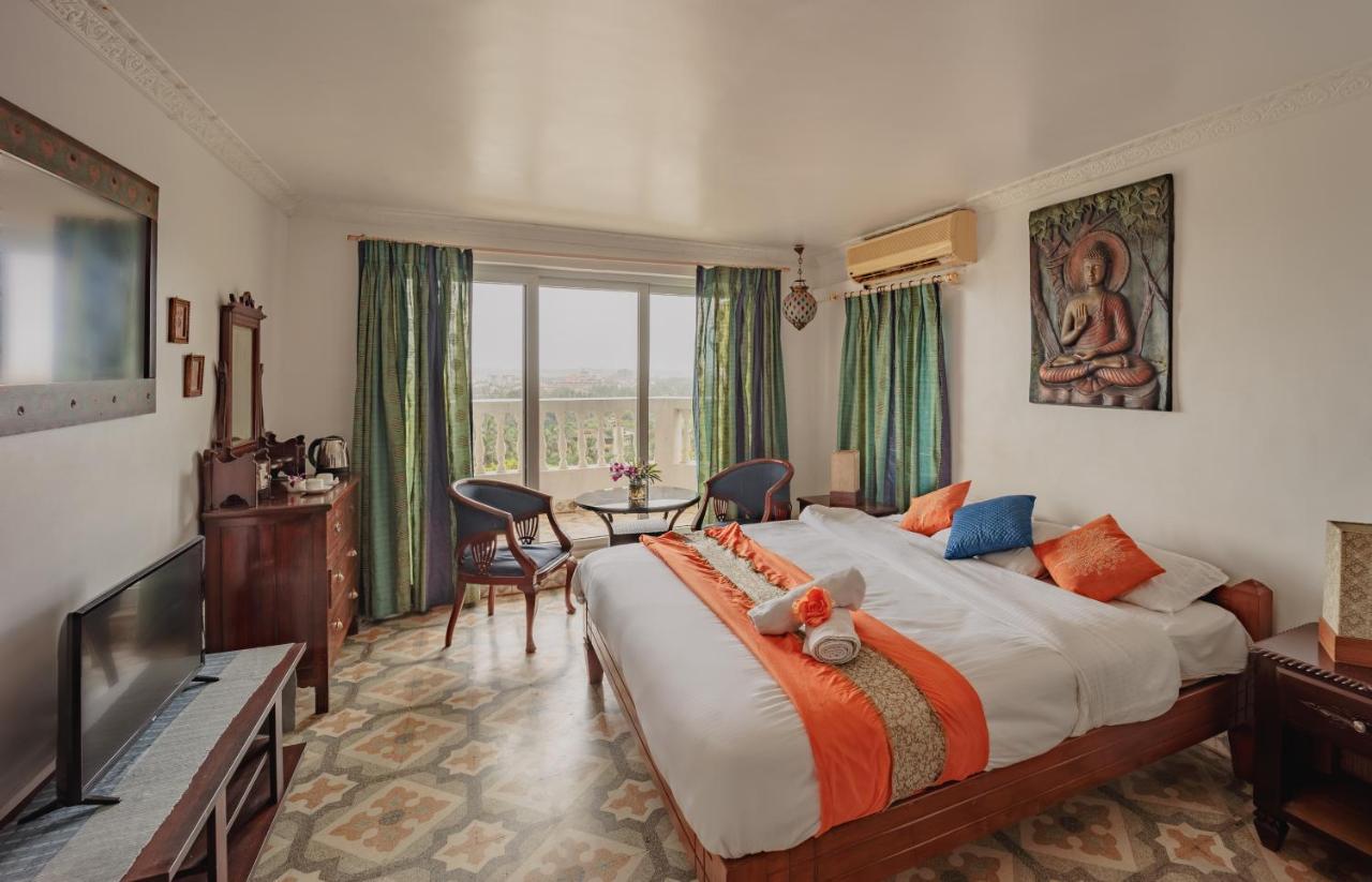 Ocean Suite Goa Dona Paula Kültér fotó