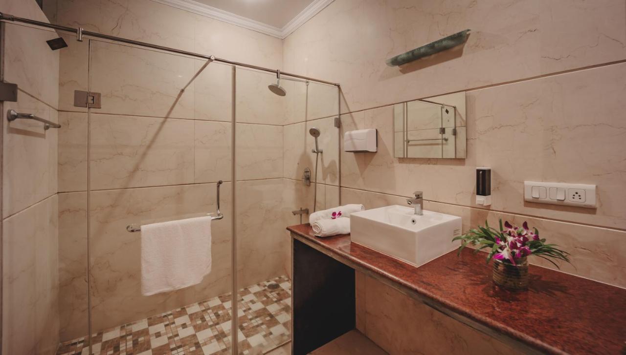 Ocean Suite Goa Dona Paula Kültér fotó