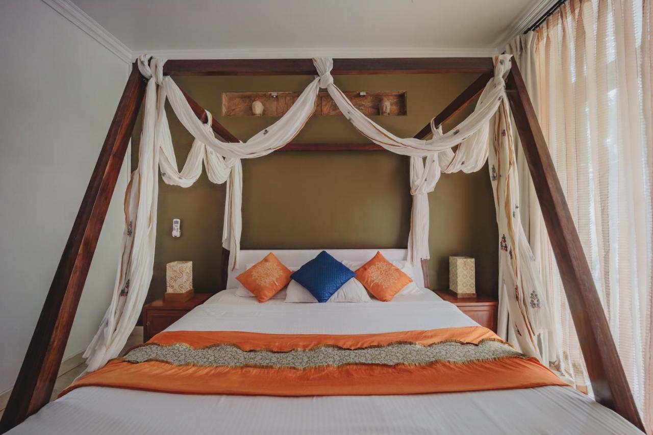 Ocean Suite Goa Dona Paula Kültér fotó